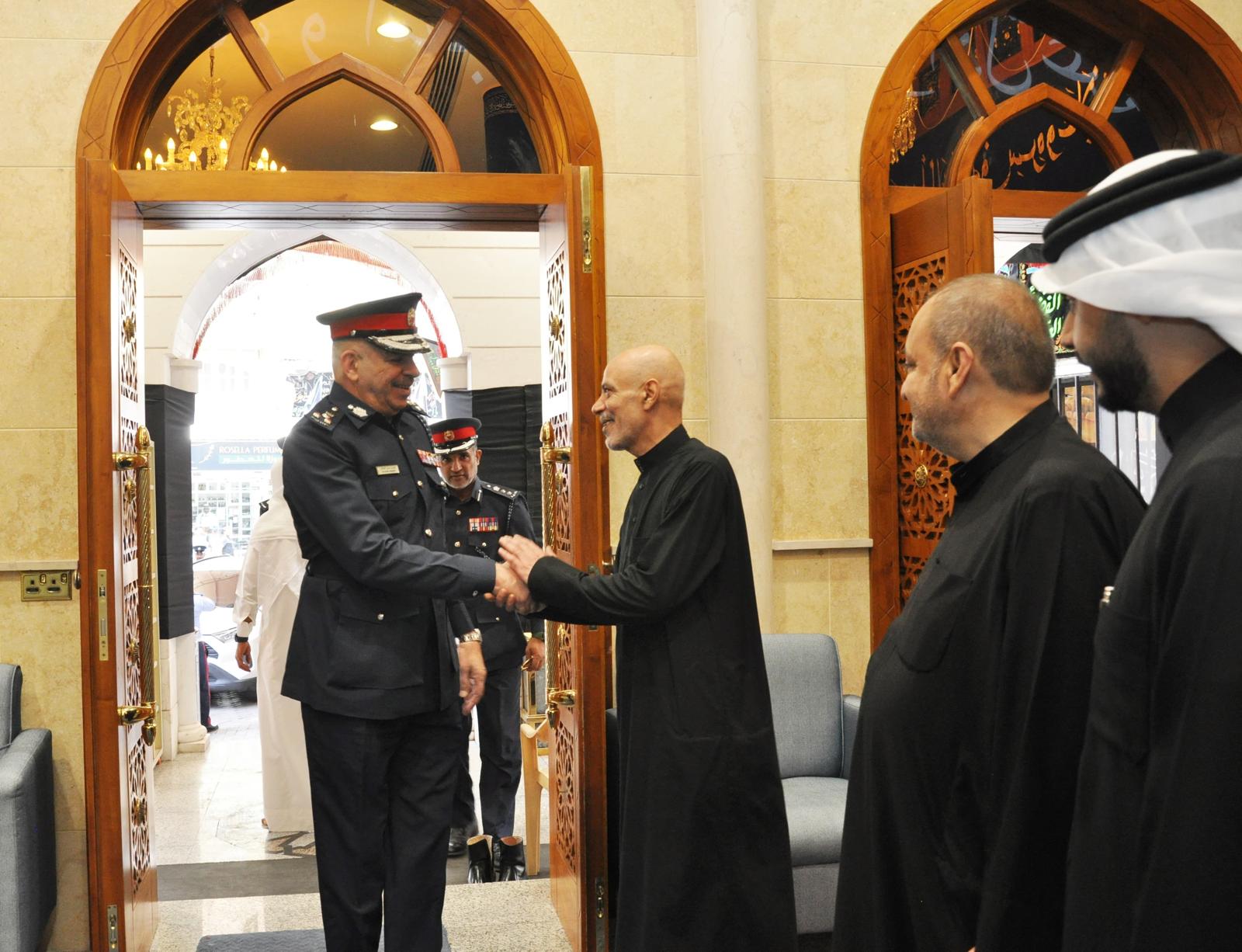  مدير عام مديرية شرطة العاصمة يزور عددا من المآتم لمتابعة تقديم كافة الخدمات<